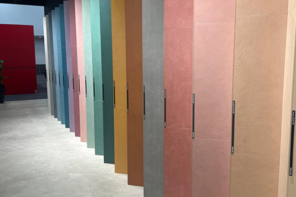 aktualno/cersaie-2025-topli-pastelni-toni